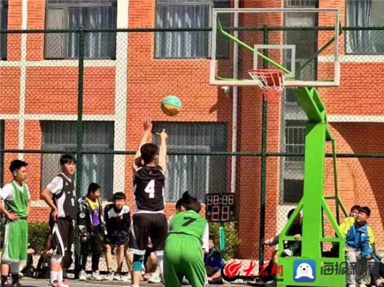 阳信县第一实验学校初中男篮在“群发牧业杯”篮球比赛中获冠军