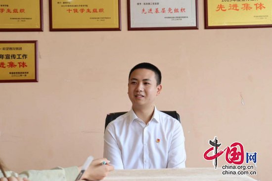 他说8年、3500个志愿时长是再<em>简单</em>不过的事 —专访四川省共青...