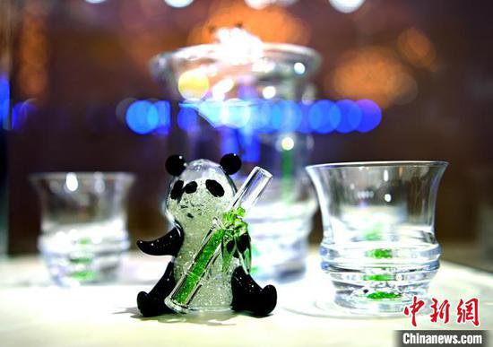 “中国玻璃器皿之都”亮相糖酒会 项目签约协议总投资超65亿元