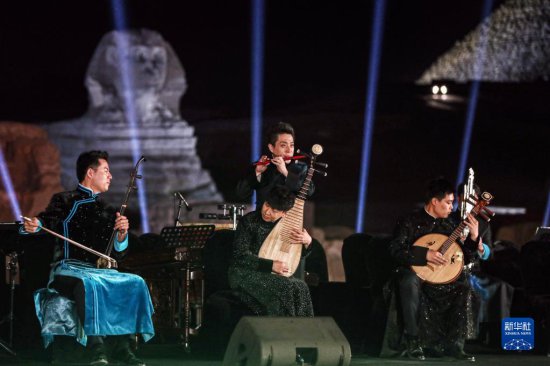 中国-埃及民族音乐会在<em>埃及金字塔</em>景区举办