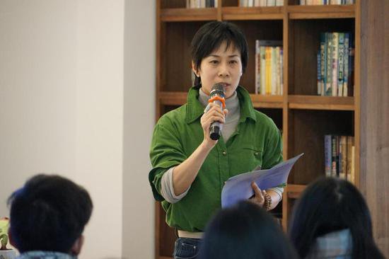 重庆一中举行第二届“青年教师成长营·交流沙龙”