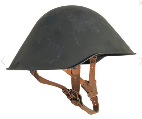 1944德国新钢盔问世，造型奇特但性能出众，遭元首嫌弃：简直...