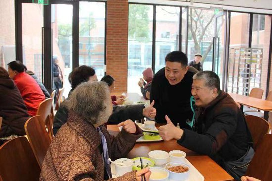 上海：在寸土寸金地段打造老人家门口的大食堂