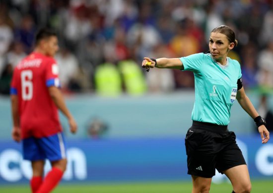 追光丨<em>史上第</em>一位执法男足世界杯的女性主裁判登场了