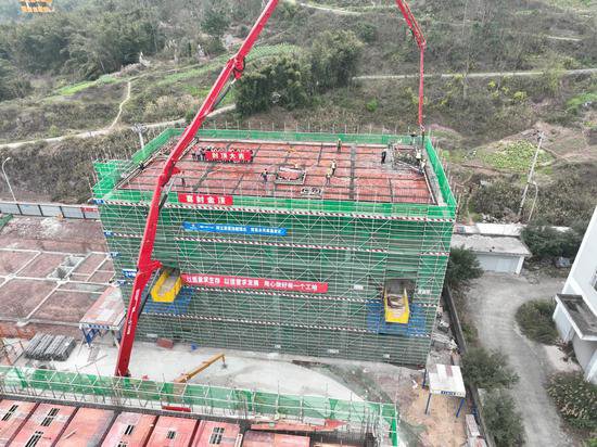 綦江食品园区标准化厂房建设项目<em>工程3</em>#综合楼封顶