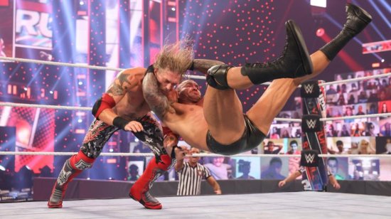 WWE<em>皇家</em>大赛,青春还在！限制级巨星艾吉赢得男子组<em>皇家大战</em>!