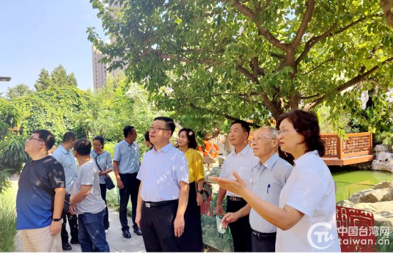 <em>中国国民党</em>前代理主席林政则一行在天津参观考察
