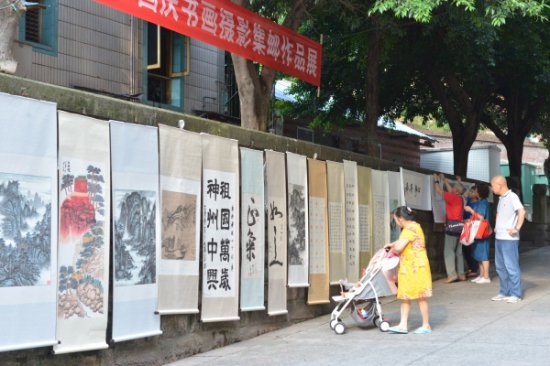 龙山街道举办2023年国庆书画摄影集邮作品展