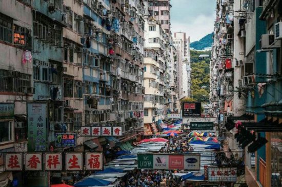 <em>为什么香港</em>人不愿意回内地发展，宁愿住棺材房？看完恍然大悟！
