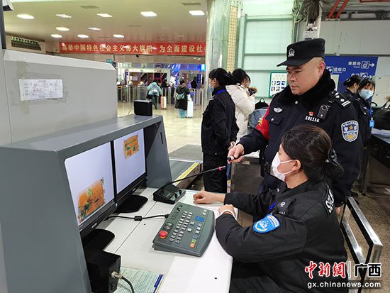 广西桂林：4名旅客携带管制器具进站乘车<em>被查处</em>