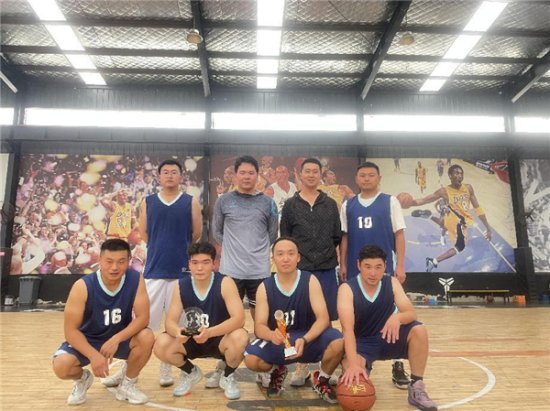 <em>徐州地区</em>铁路青年之家组织开展“火车头杯”篮球联赛活动