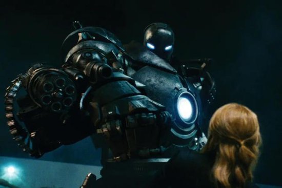 在漫威电影中，<em>钢铁</em>侠和战争机器同样穿<em>战甲</em>，二人有什么区别？