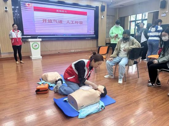 “救”在身边！<em>杨浦</em>今年将培训2700名应急救护员持证上岗
