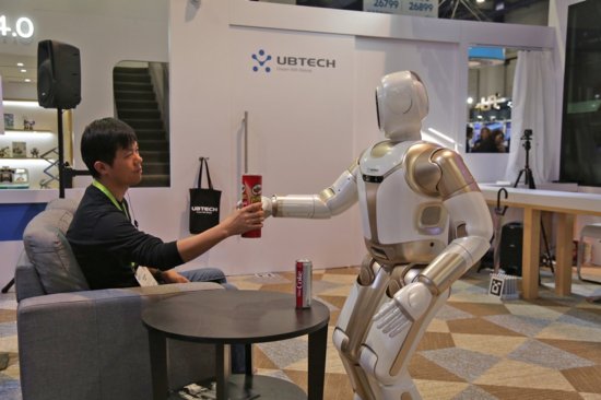 深圳百亿富豪：掌舵<em>智能机器人</em>研发龙头企业，身价120亿