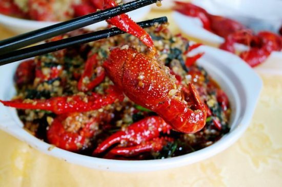 广州也有来自阳澄湖的大闸蟹，清蒸VS香辣，你最喜欢哪一种味道...