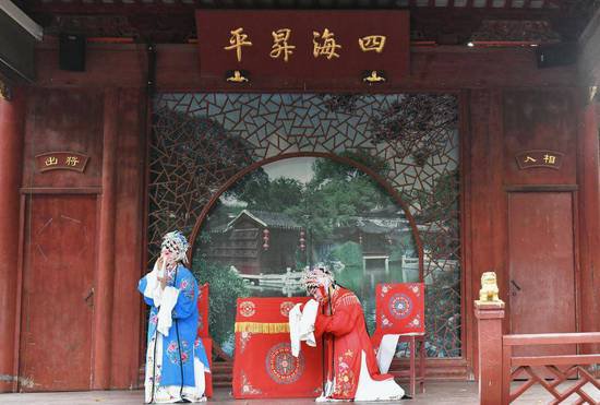 文化中国行|好一场“游园惊梦”，活在古镇住在文物里