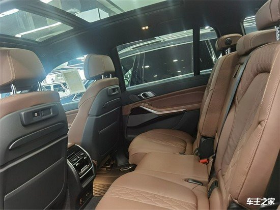 进口宝马X7国六版降价销售 高端配置座驾 现车配置动力解读