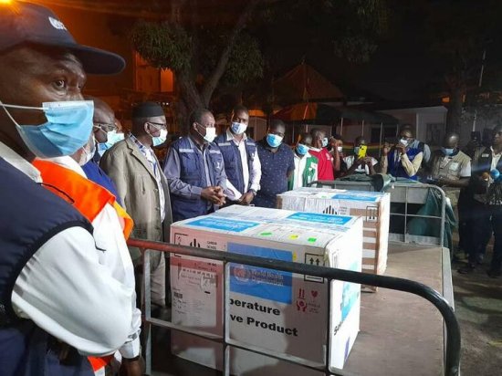 世卫组织提供的1.1万多剂<em>埃博拉</em>疫苗运抵几内亚