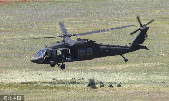 “黑鹰”直升机失事，日本陆自将军等10人失踪