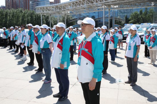 “韩红爱心·百人援龙江”正式启程 支持黑龙江省基层医疗卫生建设