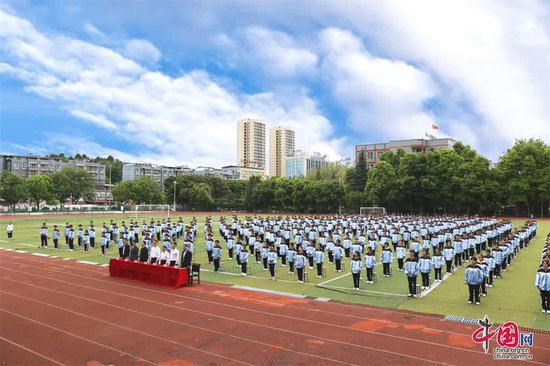 乐至县举行纪念五四运动105周年集中入团仪式示范活动