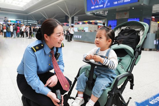 “五一”假期前一天 国铁集团郑州局预计发送旅客75.5万人次