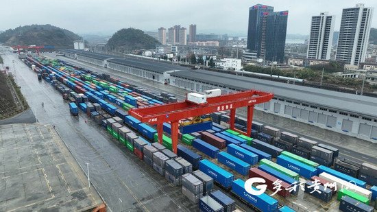 中老铁路“云贵·澜湄线”<em>国际货运</em>专列在贵阳首发