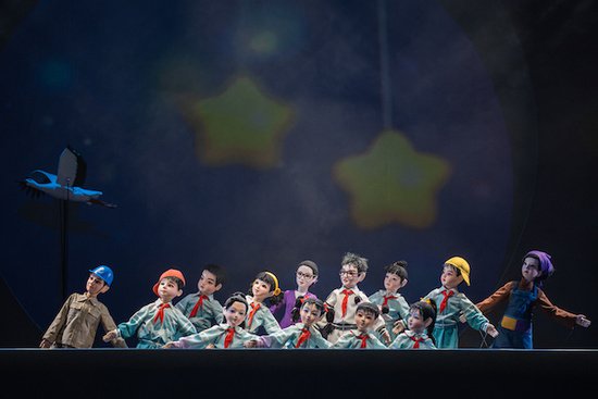 《东方白鹳》扬州首演 以杖头木偶展现人与<em>自然</em>和谐共生