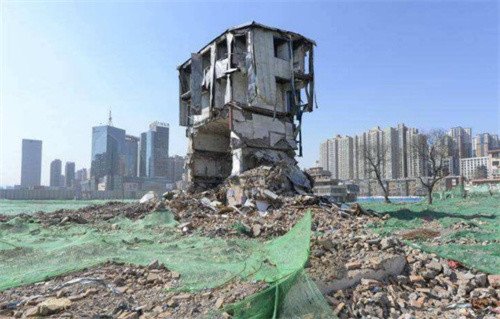 2007年深圳一对夫妻，联手获得1700万房屋拆迁款，最后却...