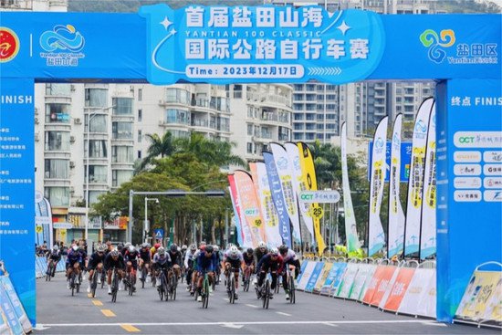 首届盐田山海国际公路自行车赛迎寒流劲风顺利完赛