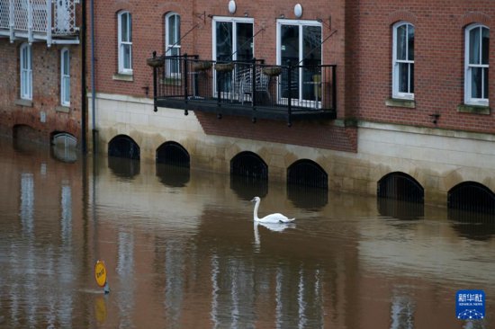 英国部分地区遭受洪水侵袭