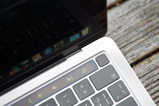 <em>四个雷</em>雳 3接口 高配版13英寸新MacBook Pro图赏