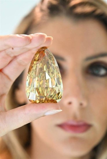 全球最大无瑕钻石估价约1亿元<em>拍卖</em>史<em>最贵10</em>颗钻石<em>中国</em>人买走2颗