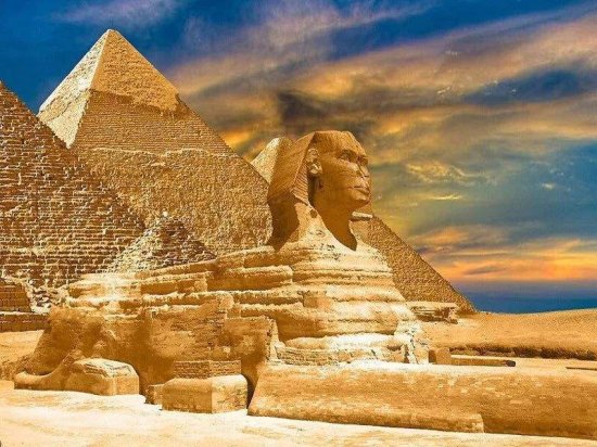 <em>埃及金字塔的</em>巨石，据说是依靠水力提升到顶，而且还有一定的...