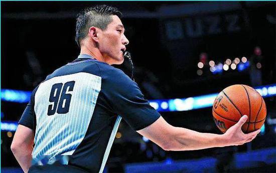 最卷的韩国人，成为NBA首位亚洲裁判