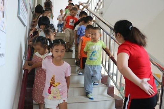 鄢城幼儿园：上好安全第一课