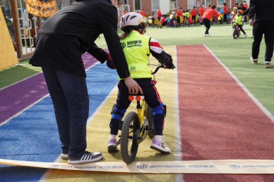 优贝童车：让幼儿园小朋友20分钟内学会骑自行车