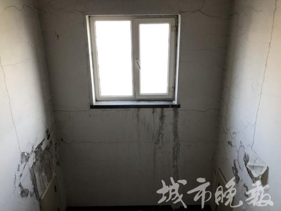 长春湖畔诚品小区近500户业主 因房屋漏雨苦不堪言