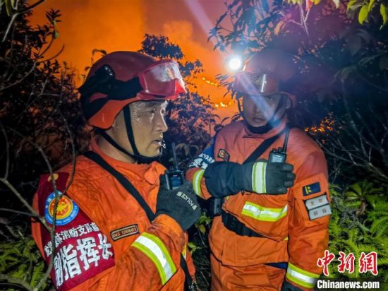 120余名森林消防员成功扑救福建永定山火