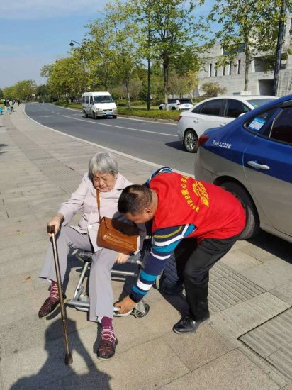 北京、<em>西安</em>、杭州、深圳、广州互访<em>旅游</em>，老年人可享约车服务