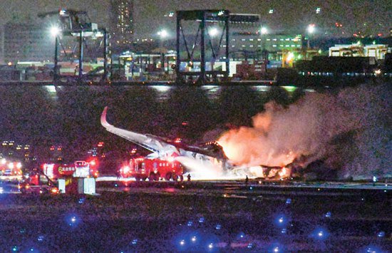 日本东京羽田机场两机碰撞