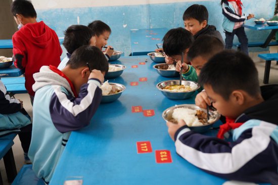 民生样本 年度记录丨免费营养餐 按下农村孩子成长“快进键”