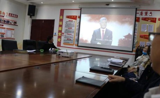 神南产业发展公司机电设备管理中心组织收看CCTV-1《党课开讲啦...