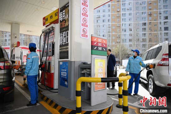 <em>中国成品油价迎年内</em>最大涨幅 95号汽油将全面重返“8元时代”