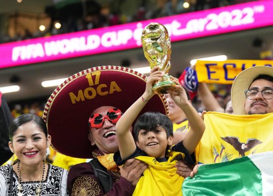 卡塔尔世界杯丨特写：足球团结世界 天涯共此良宵