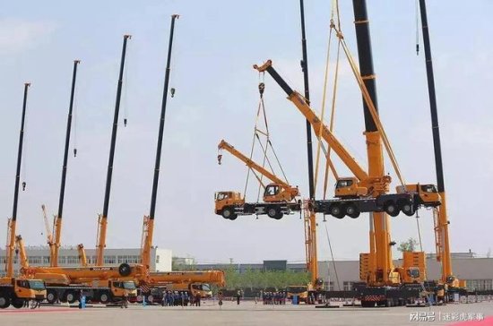 中国制造创纪录，世界级国产<em>起重机</em>完成4606吨“世界第一吊”