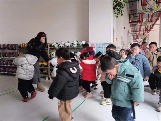 龙南市第五公立幼儿园开展消防应急逃生演练