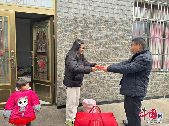 峨边彝族自治县总工会开展关爱留守儿童、低保儿童送温暖活动