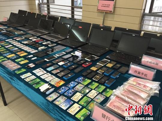 广东汕头警方捣毁特大诈骗团伙 嫌犯人均持9部手机行骗