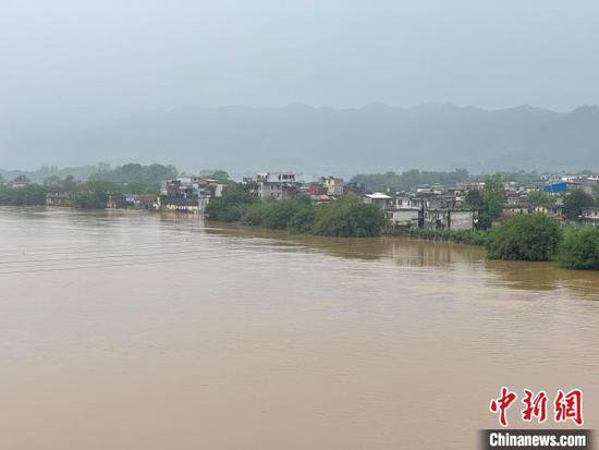 广东累计转移民众11万人 珠江流域维持防汛应急响应